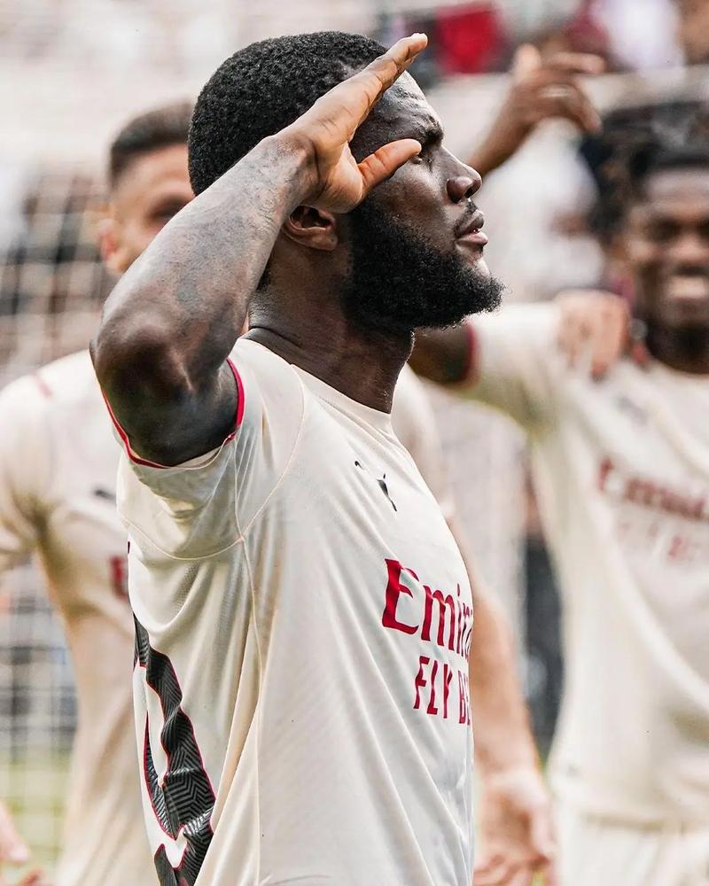 ESPN提议湖人队与国王队进行一笔交易，旨在解决湖人队的防守问题