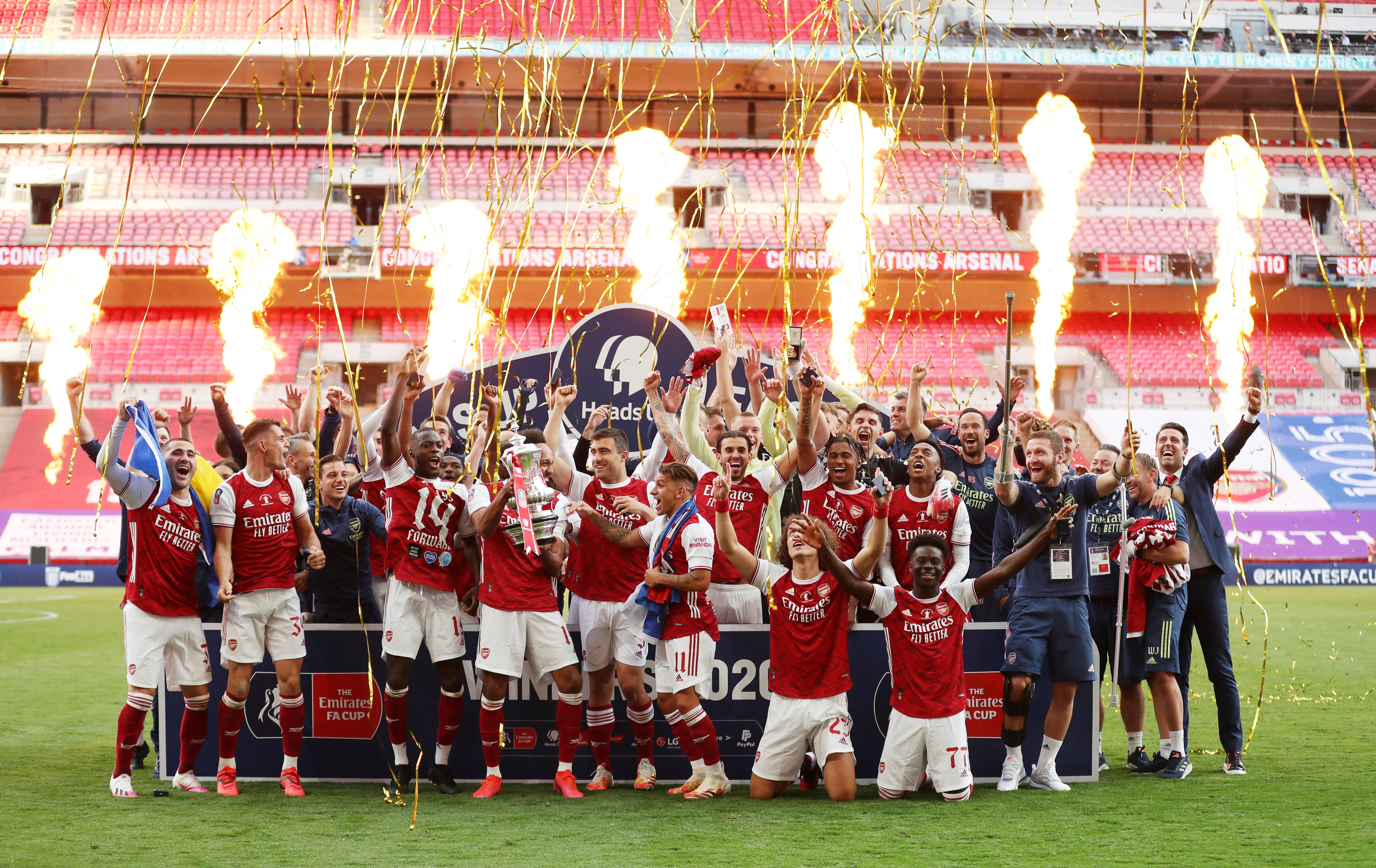 [中超]上海海港战胜大连英博 获得中超冠军